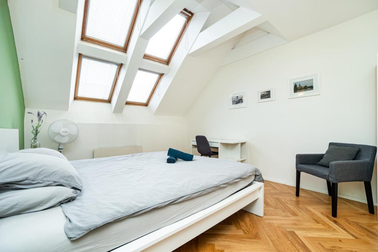 Central, Spacious, Modern 5 Bedrm Duplex W/Balcony Prag Eksteriør billede