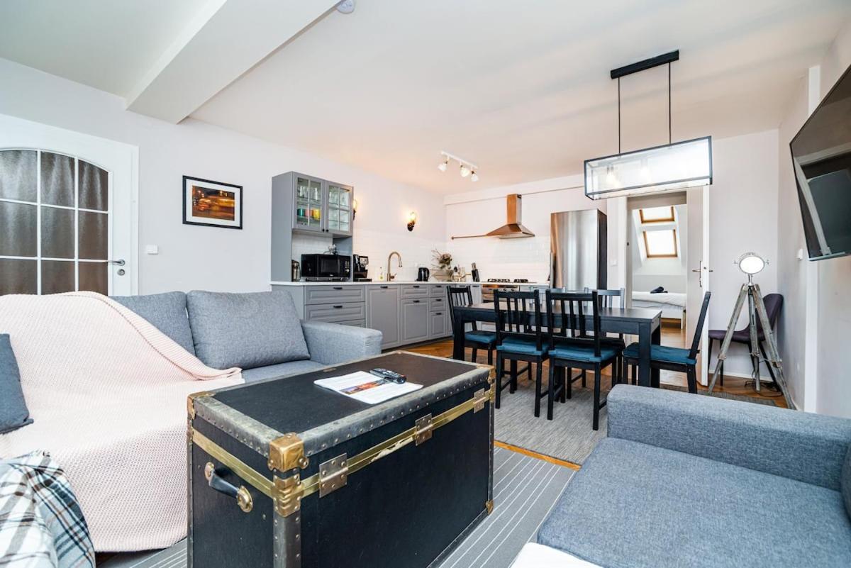 Central, Spacious, Modern 5 Bedrm Duplex W/Balcony Prag Eksteriør billede