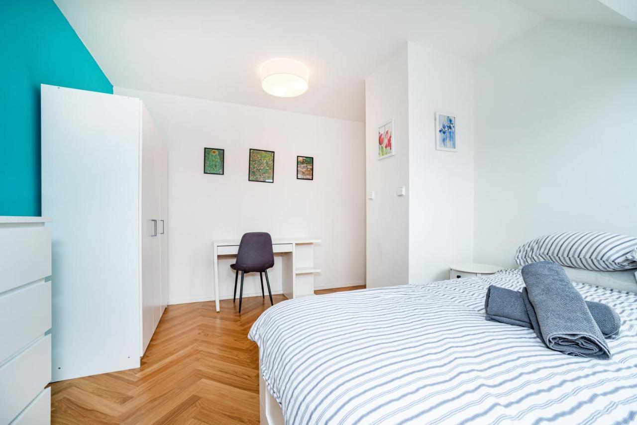 Central, Spacious, Modern 5 Bedrm Duplex W/Balcony Prag Eksteriør billede