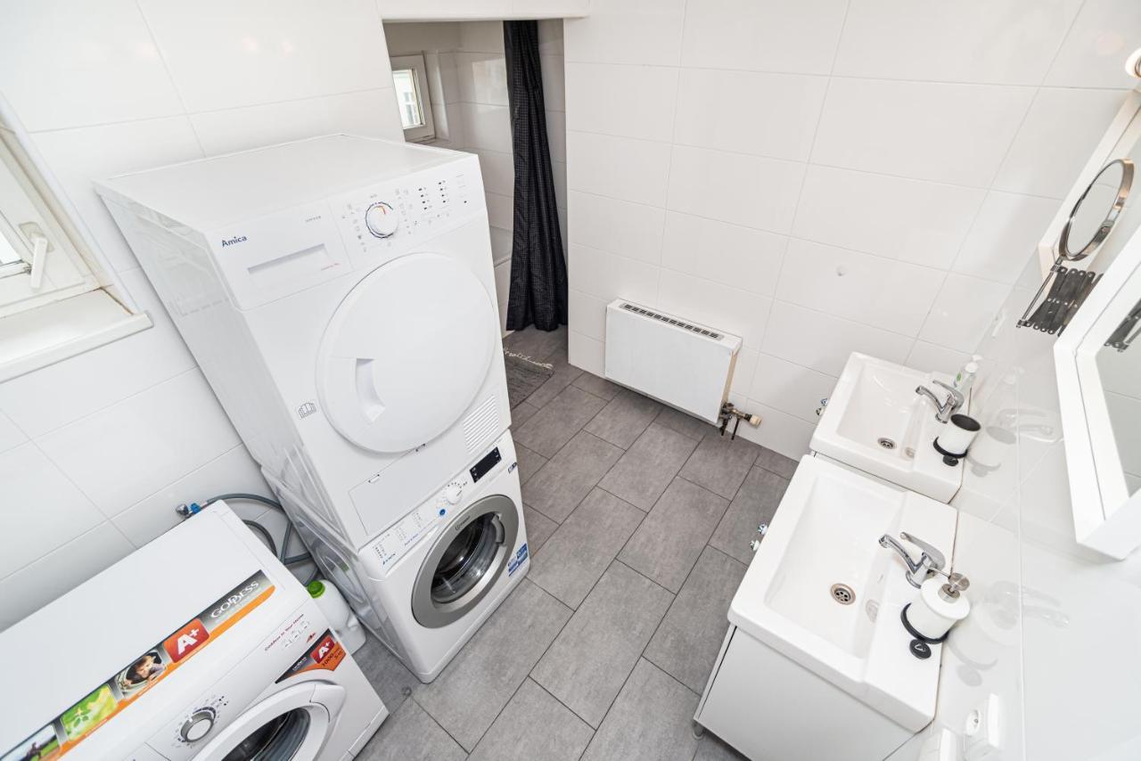 Central, Spacious, Modern 5 Bedrm Duplex W/Balcony Prag Eksteriør billede