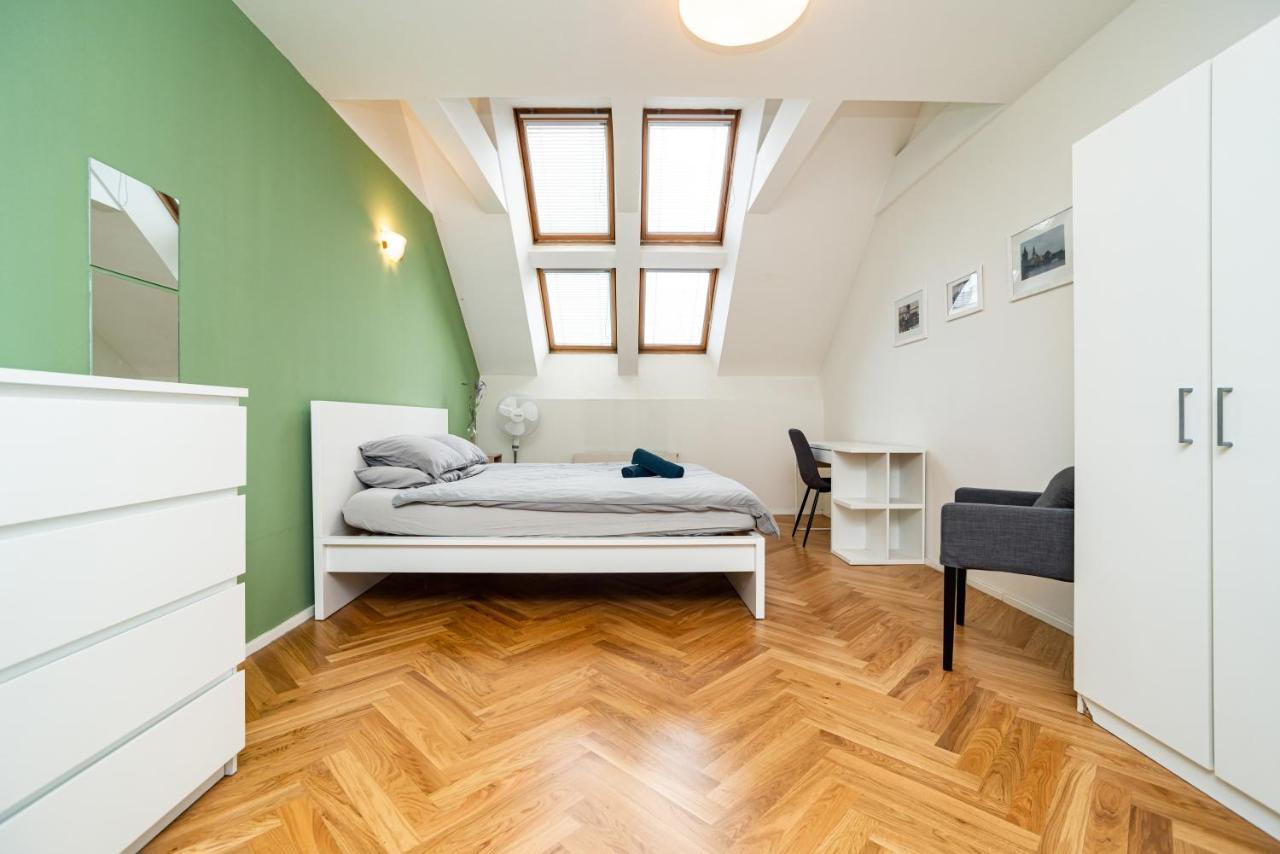 Central, Spacious, Modern 5 Bedrm Duplex W/Balcony Prag Eksteriør billede