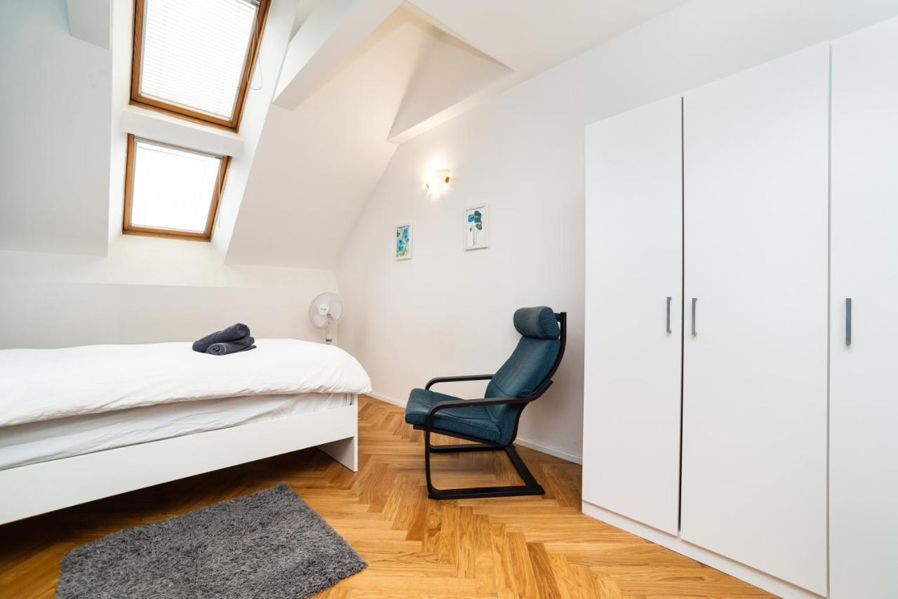 Central, Spacious, Modern 5 Bedrm Duplex W/Balcony Prag Eksteriør billede