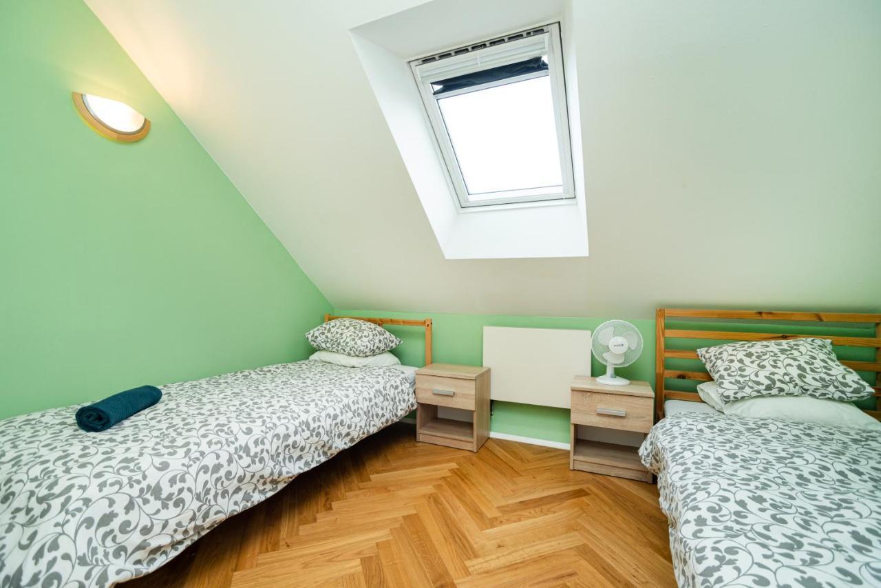Central, Spacious, Modern 5 Bedrm Duplex W/Balcony Prag Eksteriør billede